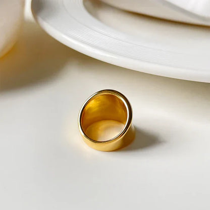 Athena – Bague Dorée Élégante