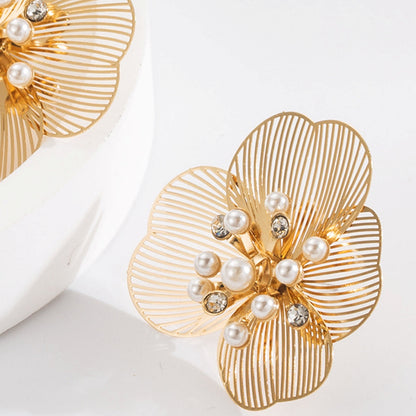 Jane – Boucles d'oreilles Fleur Gravée avec Perle