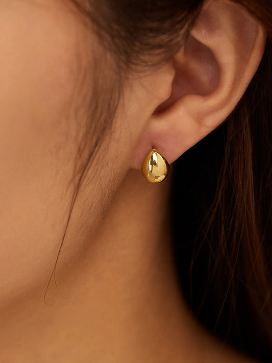 Erica – Boucles d’Oreilles Puces Goutte Minimalistes