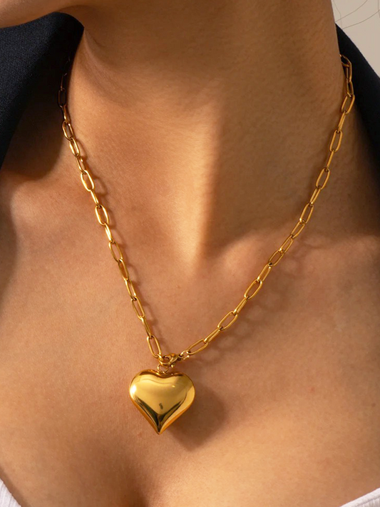 Babette – Collier Chaîne Paperclip avec Cœurs Dorés