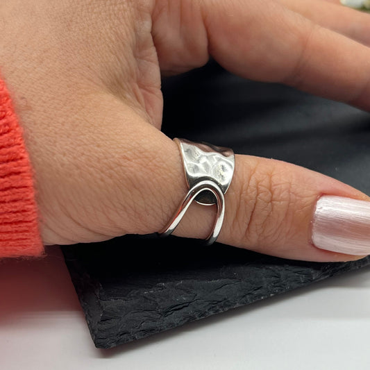 Bague Épaisse Martelée – Artisanale & Unisexe