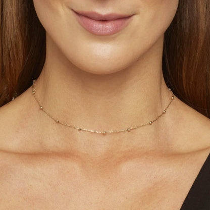 Collier à perles rondes avec incrustations