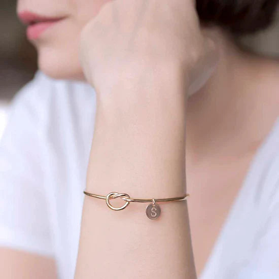 Belle – Bracelet Initiale Élégant