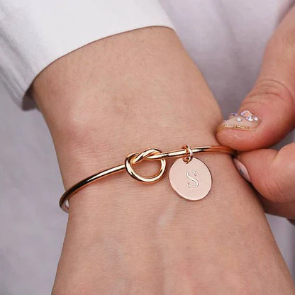 Belle – Bracelet Initiale Élégant