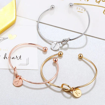Belle – Bracelet Initiale Élégant
