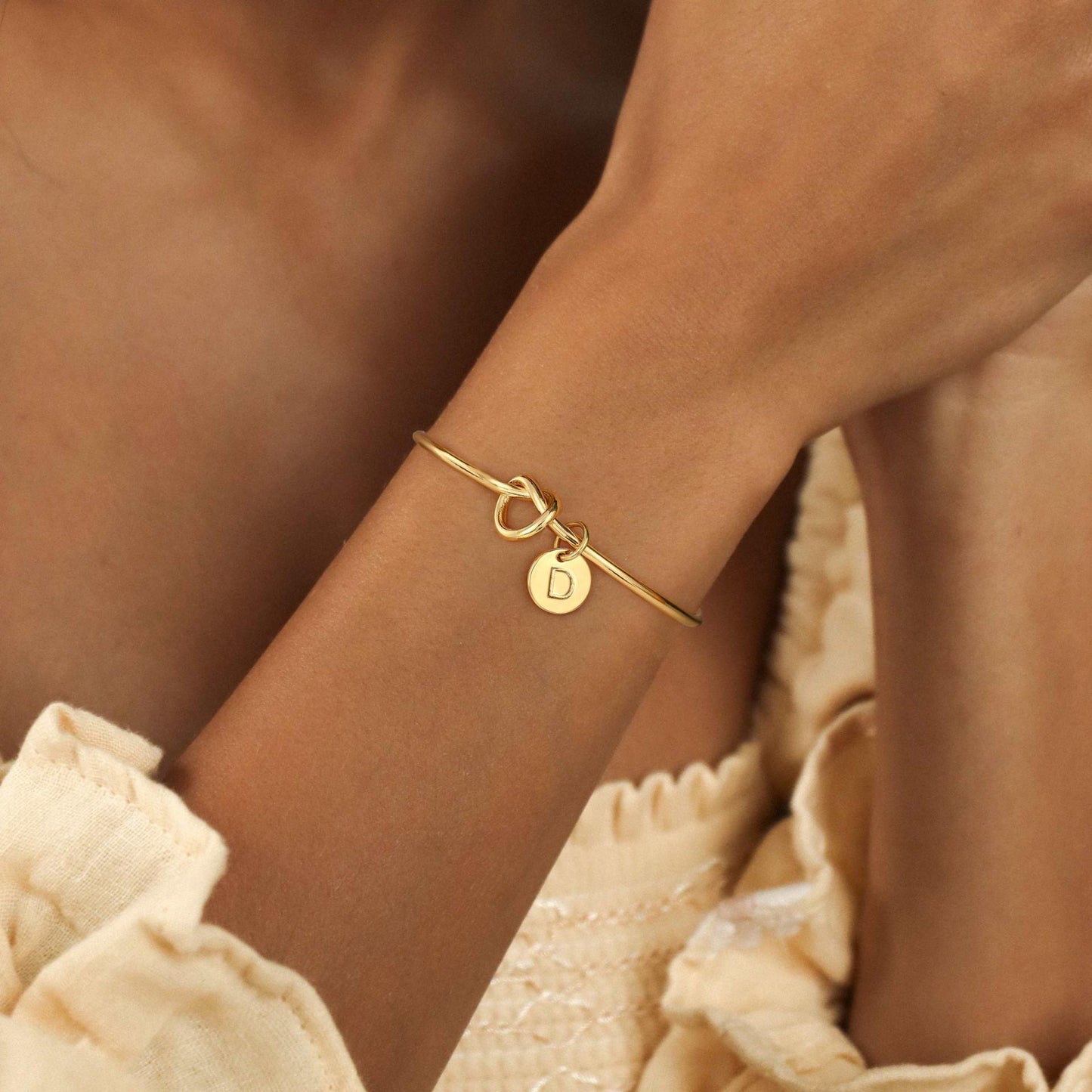 Belle – Bracelet Initiale Élégant