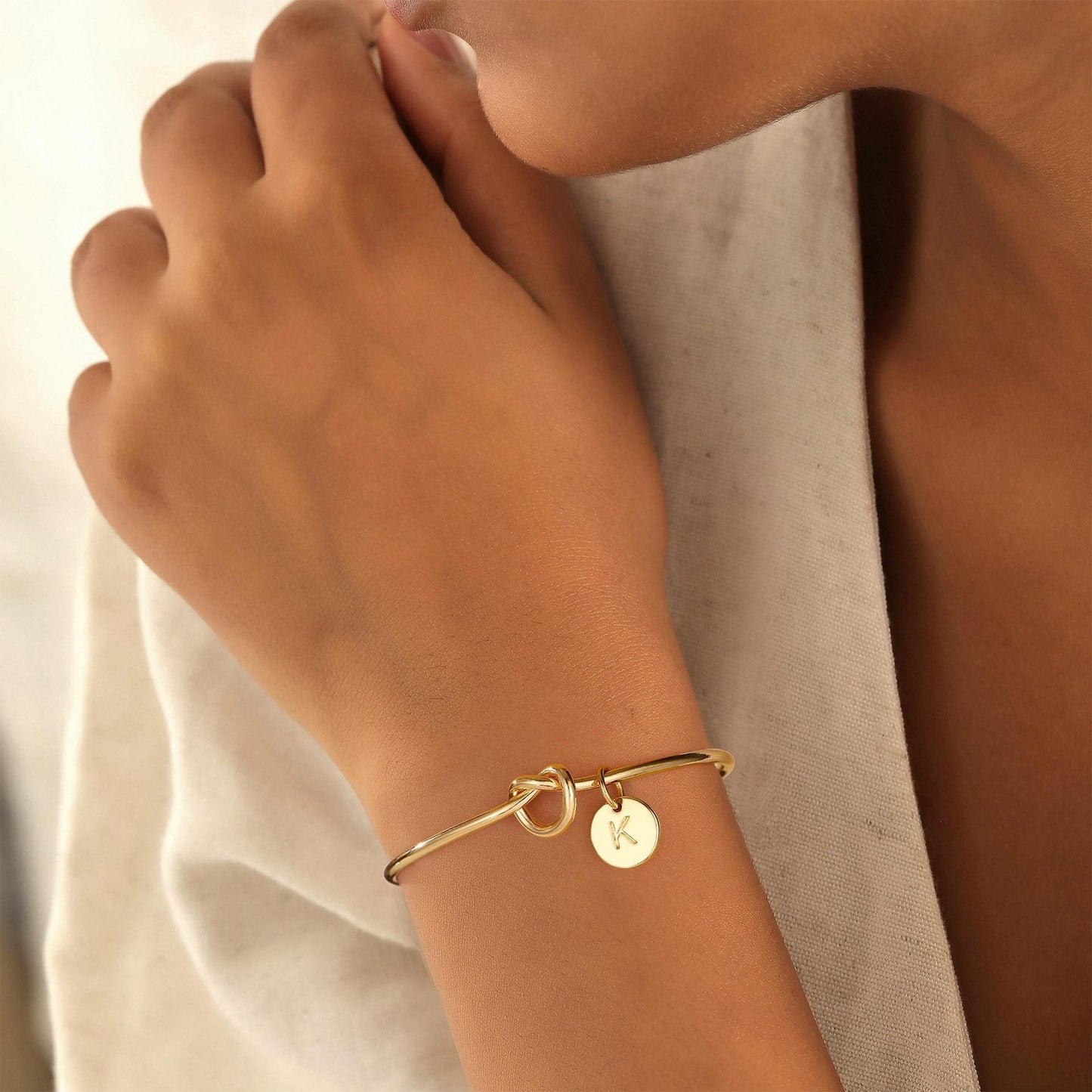 Belle – Bracelet Initiale Élégant