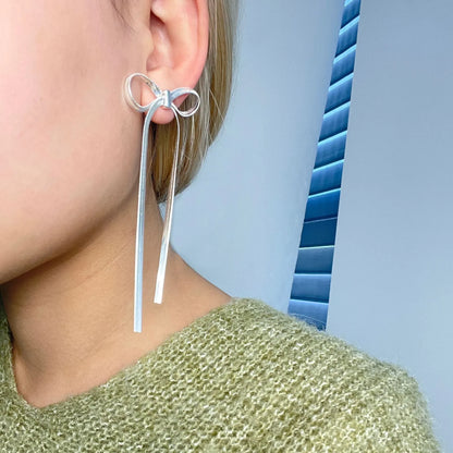 Nira – Boucles d’Oreilles Nœud Délicates