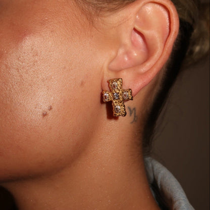 Saki – Boucles Croix Pierre Fondue Élégantes