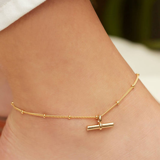 Chloe – Bracelet de Cheville Bar Doré Raffiné