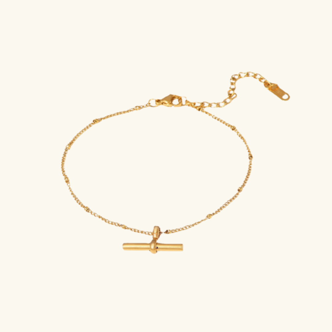 Chloe – Bracelet de Cheville Bar Doré Raffiné