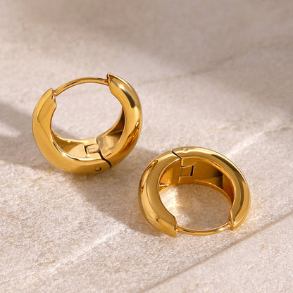 Iris – Créoles Huggie Géométriques Dorées