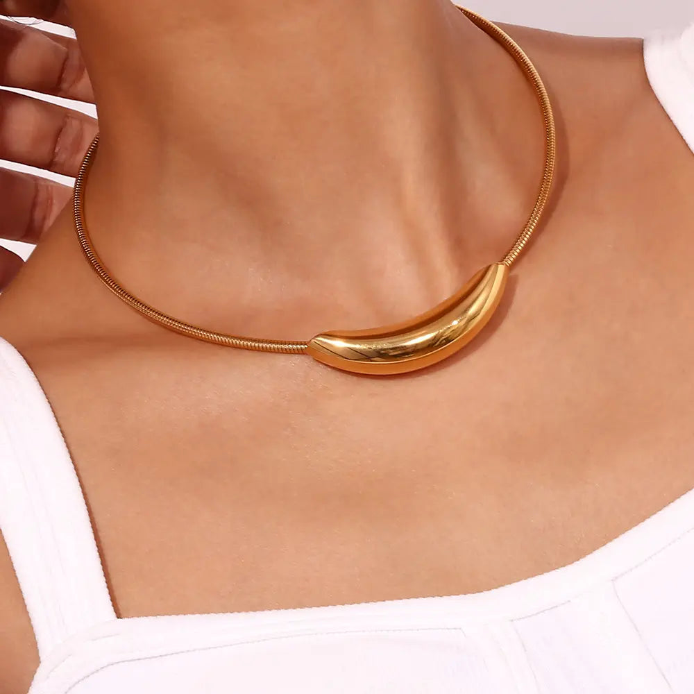 Kate – Collier ras-de-cou métallique en acier titane