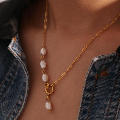 Amelia – Pendentif Femme Style Rétro