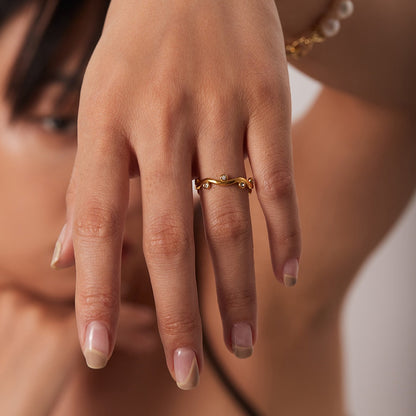 Willow – Bague Feuille Dorée à Zirconia Ajustable