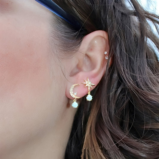 Astra – Boucles Dorées Lune & Étoile en Opale