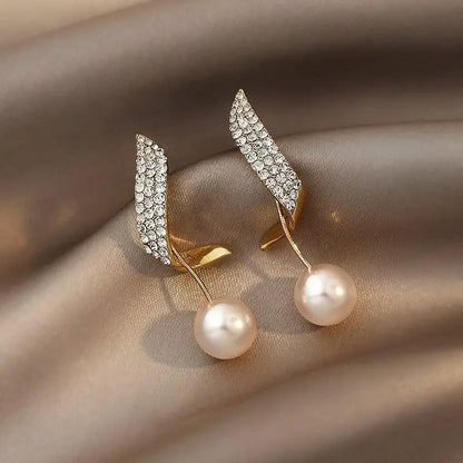 Lumine – Boucles d’Oreilles Charm en Perles et Dorure de Luxe