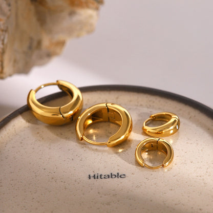 Iris – Créoles Huggie Géométriques Dorées