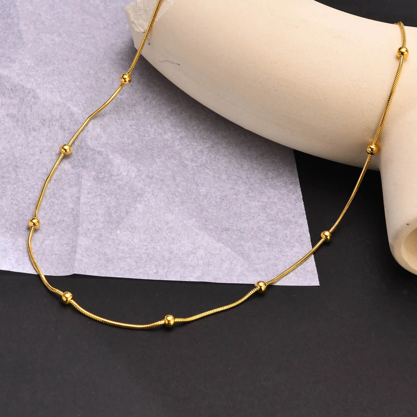 Seralya – Collier chaîne serpent perlée plaqué or 18K