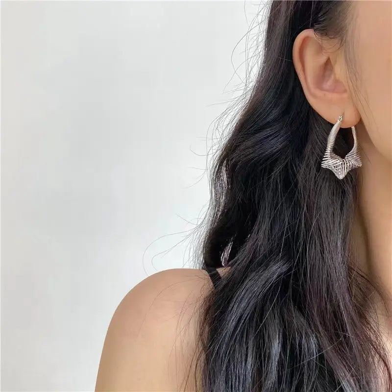 Ines – Créoles Filaires Rétro Plaquées Or