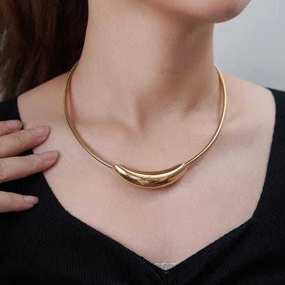 Kate – Collier ras-de-cou métallique en acier titane