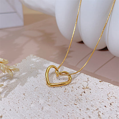 Elisha – Collier Cœur Creux en Acier Titane