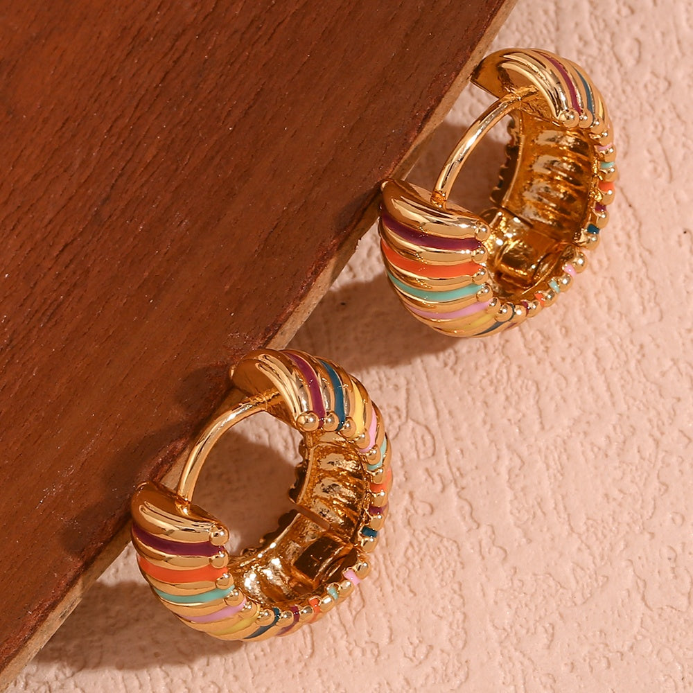 Chelsea – Créoles Dorées à Rayures Arc-en-Ciel