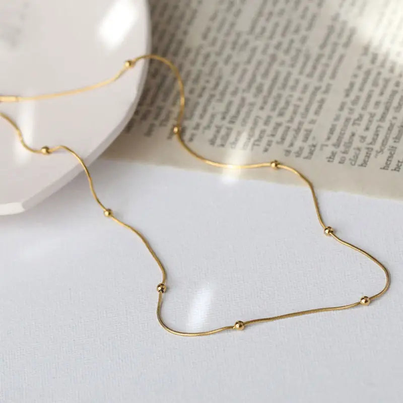 Seralya – Collier chaîne serpent perlée plaqué or 18K