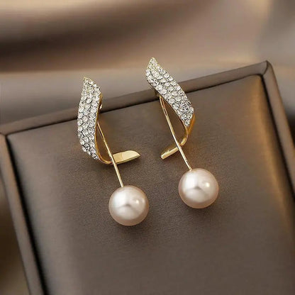 Lumine – Boucles d’Oreilles Charm en Perles et Dorure de Luxe