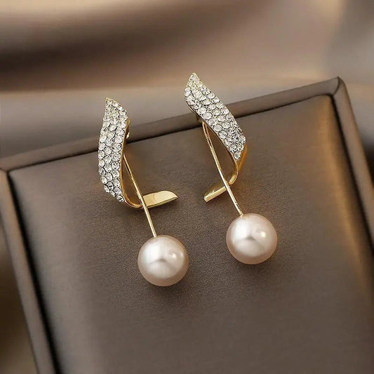 Lumine – Boucles d’Oreilles Charm en Perles et Dorure de Luxe