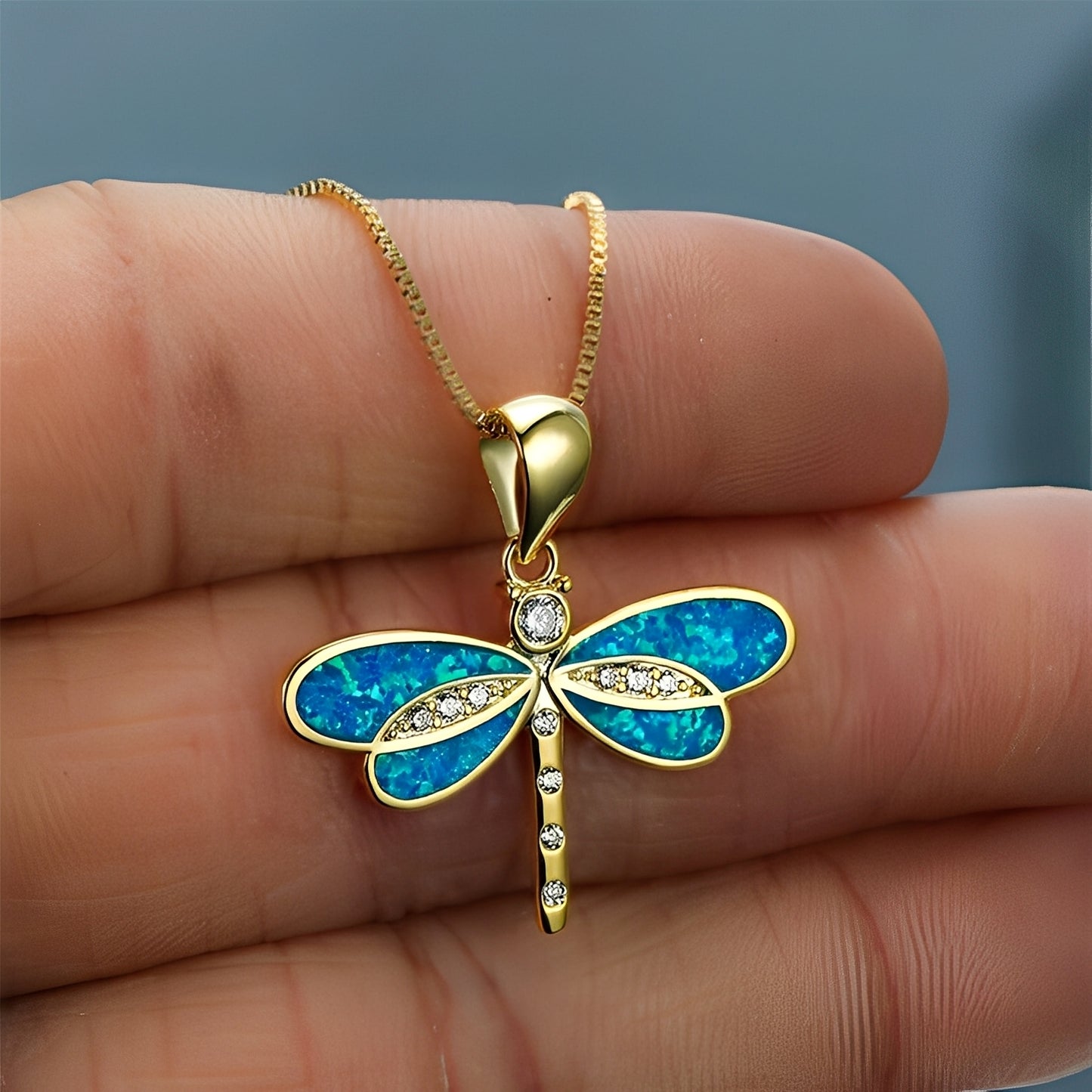 Priya – Collier Libellule Doré avec Opale