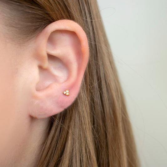Samira - Boucles d'oreilles Clous Micro Pyramide