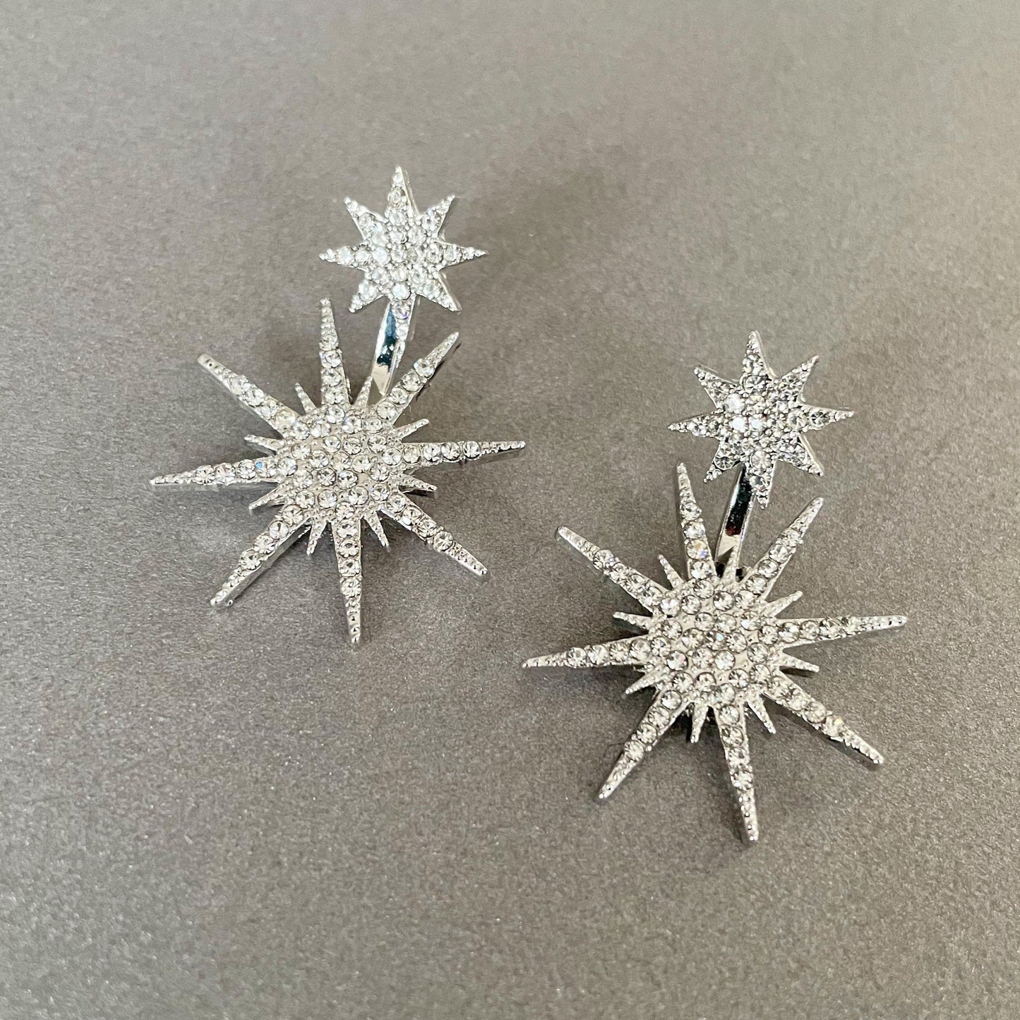 Aura – Boucles d'Oreilles Cristal Argentées Éclat Étoilé