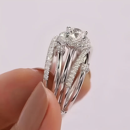Ivanna – Bague Enlacée à Zircons Étincelants