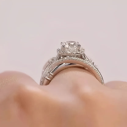 Ivanna – Bague Enlacée à Zircons Étincelants