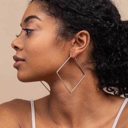 Les boucles d'oreilles géométriques - Boucles d'oreilles en anneau carré