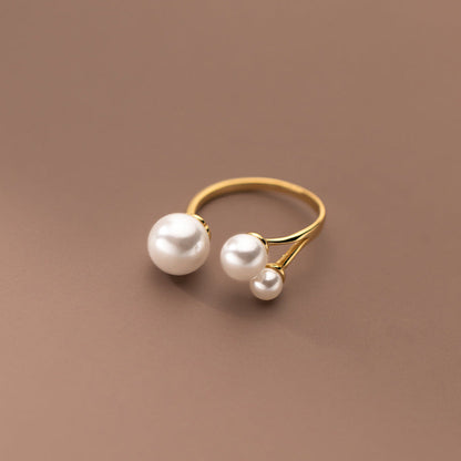 Clara – Bague Ajustable avec Perle d'Eau Douce et Design Triangulaire