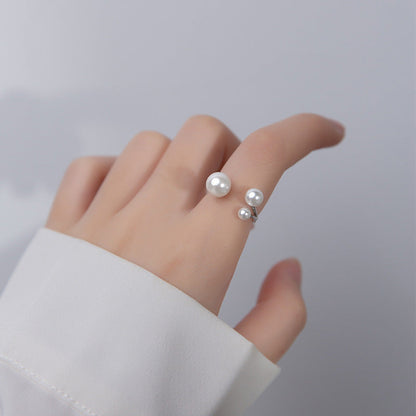 Clara – Bague Ajustable avec Perle d'Eau Douce et Design Triangulaire