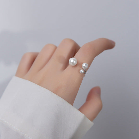 Clara – Bague Ajustable avec Perle d'Eau Douce et Design Triangulaire