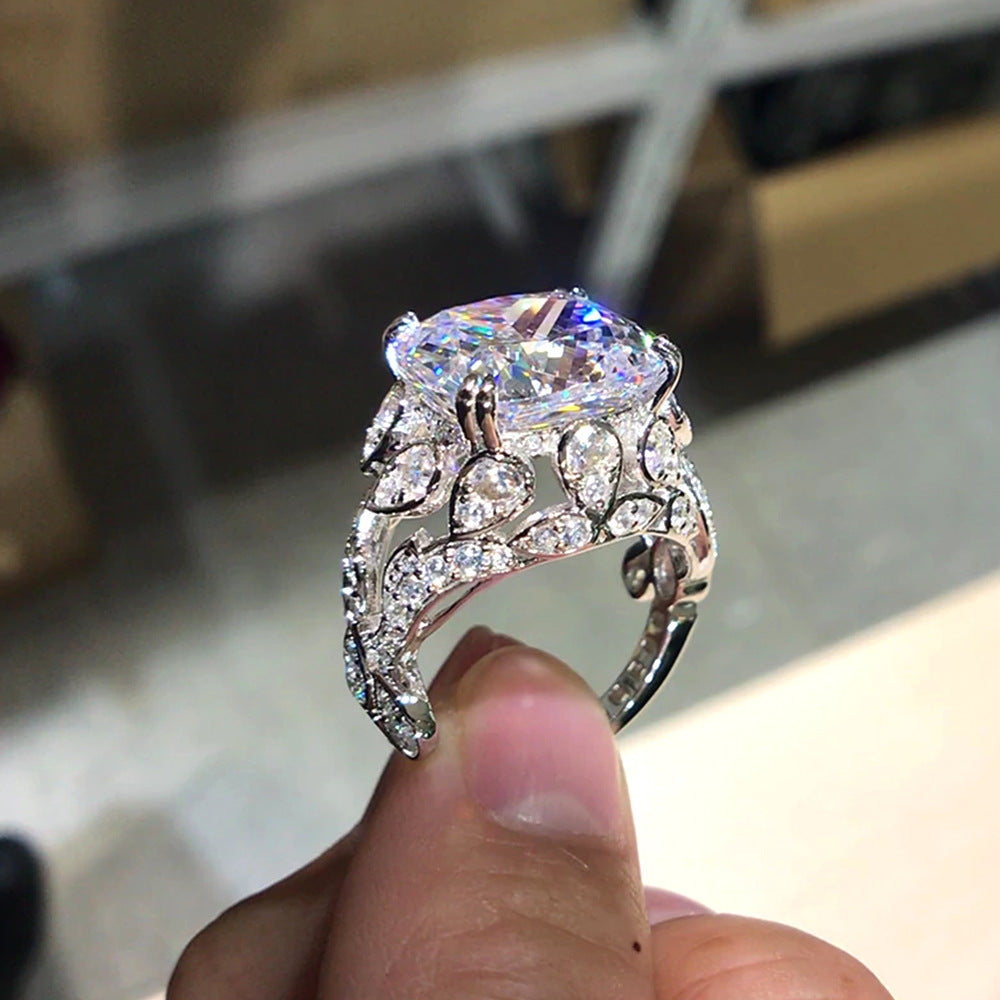 Haora – Bague Luxe Motif Ajouré en Zircon