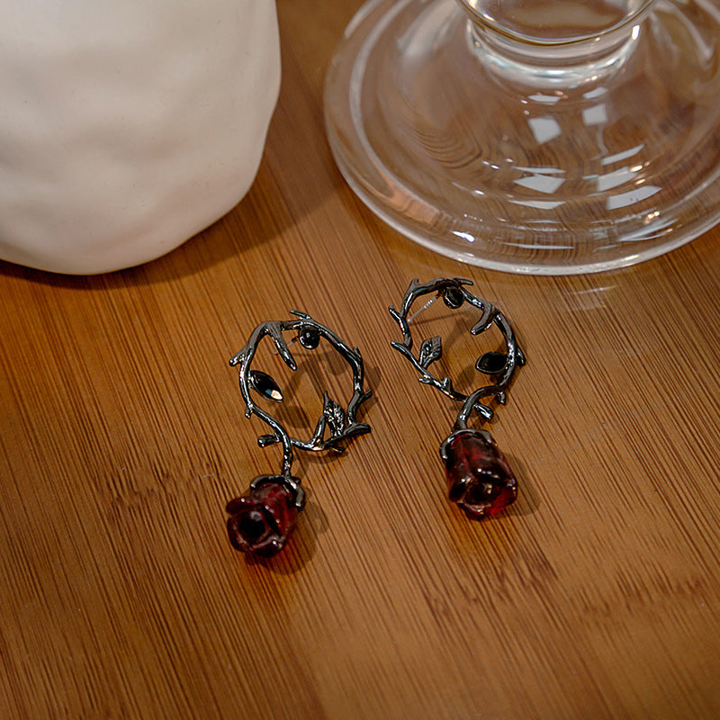 Rosalya – Boucles d’Oreilles Rose Rouge & Ronce Sombre