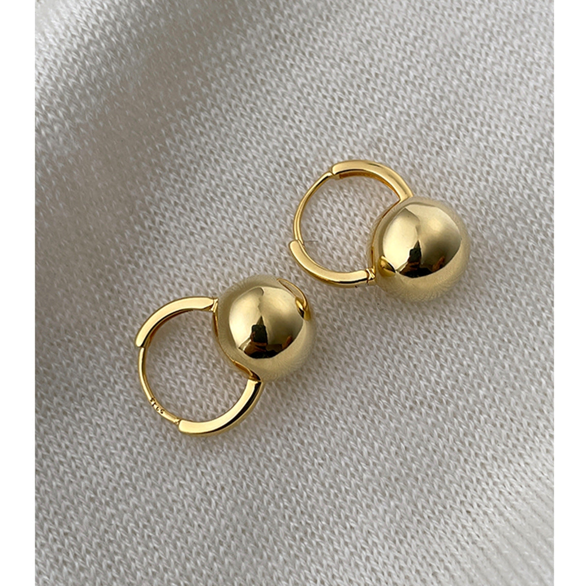 Ellie – Boucles d’Oreilles Boule en Argent Sterling à Tige Fine