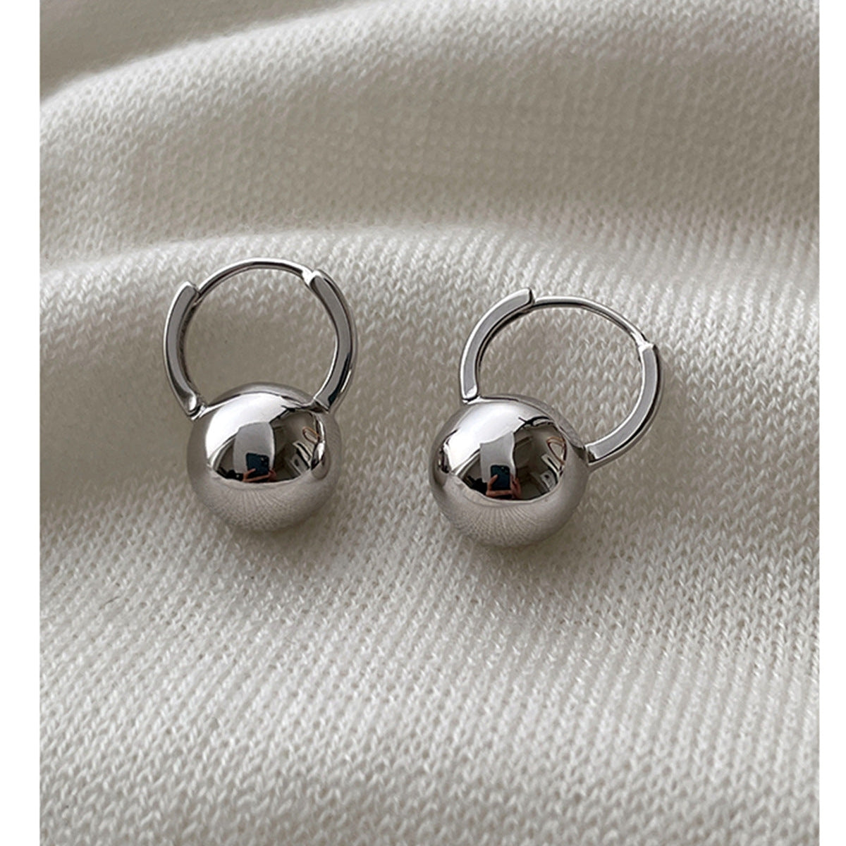 Ellie – Boucles d’Oreilles Boule en Argent Sterling à Tige Fine