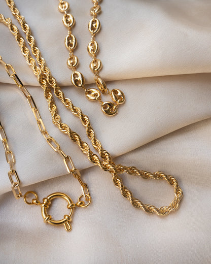 Collier à couches avec chaîne ovale