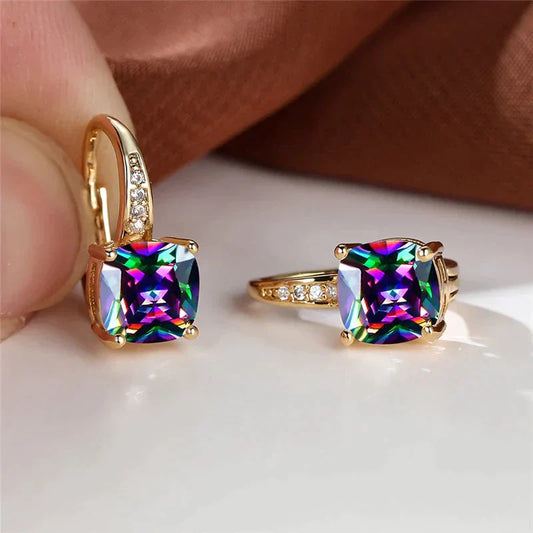 Celina – Boucles d'Oreilles Dorées avec Cubic Zirconia de Couleurs