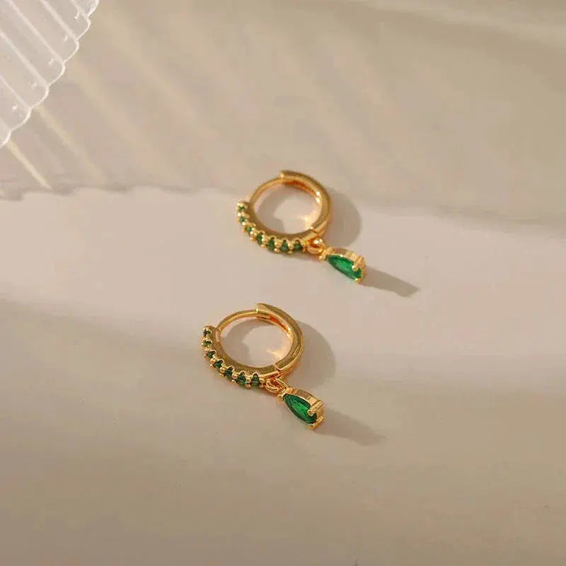 Amara – Boucles d’Oreilles Dorées avec Émeraude et Zirconia