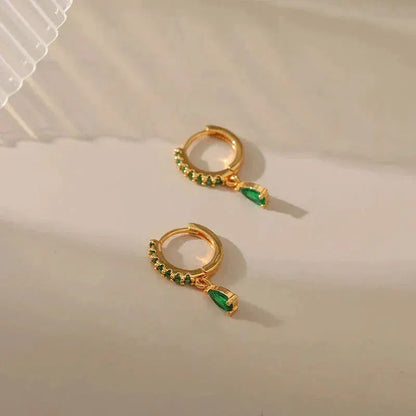 Amara – Boucles d’Oreilles Dorées avec Émeraude et Zirconia