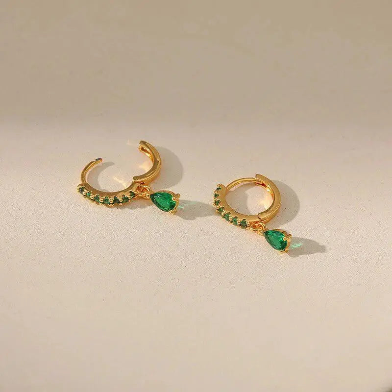 Amara – Boucles d’Oreilles Dorées avec Émeraude et Zirconia