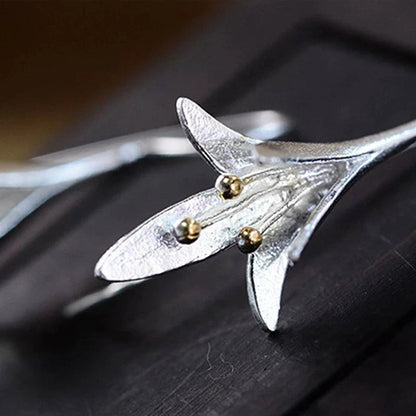 Lina – Boucles d'Oreilles Fleur en Argent