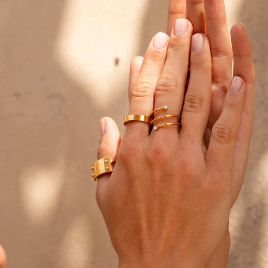 Riza – Bague Spirale Ornée de Pierre